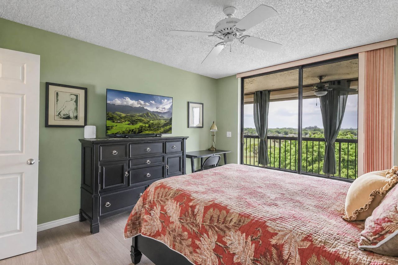 5279 S Fountains Drive S, Unit 703, Lake Worth, FL 33467 Photo