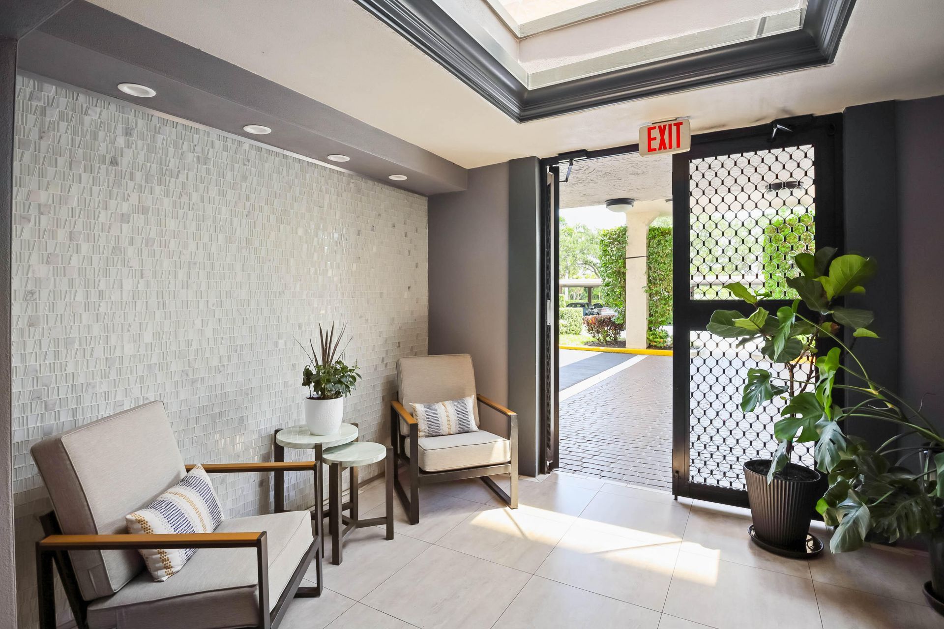 5279 S Fountains Drive S, Unit 703, Lake Worth, FL 33467 Photo