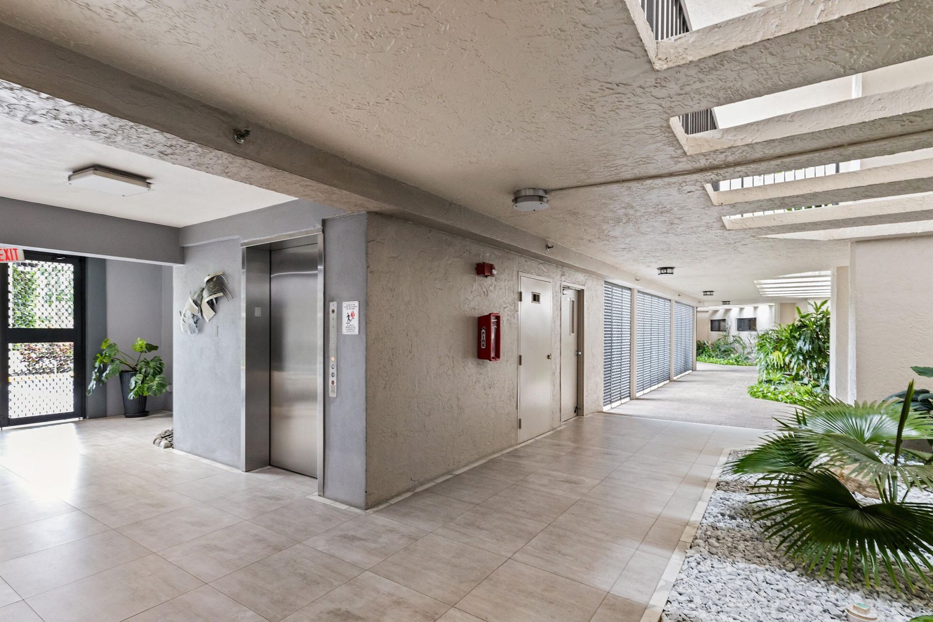 5279 S Fountains Drive S, Unit 703, Lake Worth, FL 33467 Photo