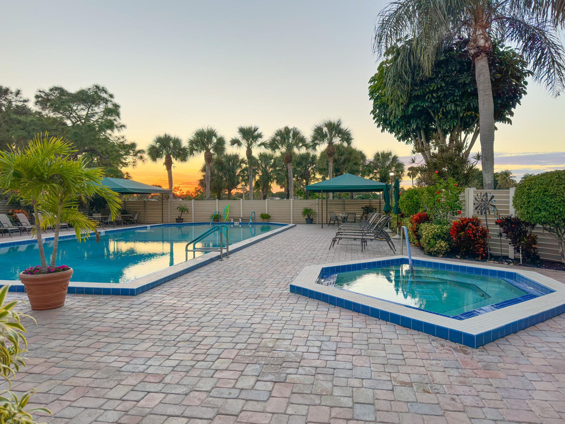 5279 S Fountains Drive S, Unit 703, Lake Worth, FL 33467 Photo