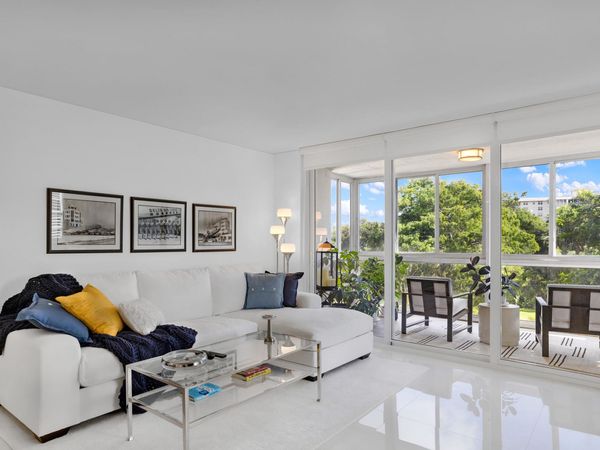 3930 OAKS CLUBHOUSE Drive, Unit 401, Pompano Beach, FL 33069