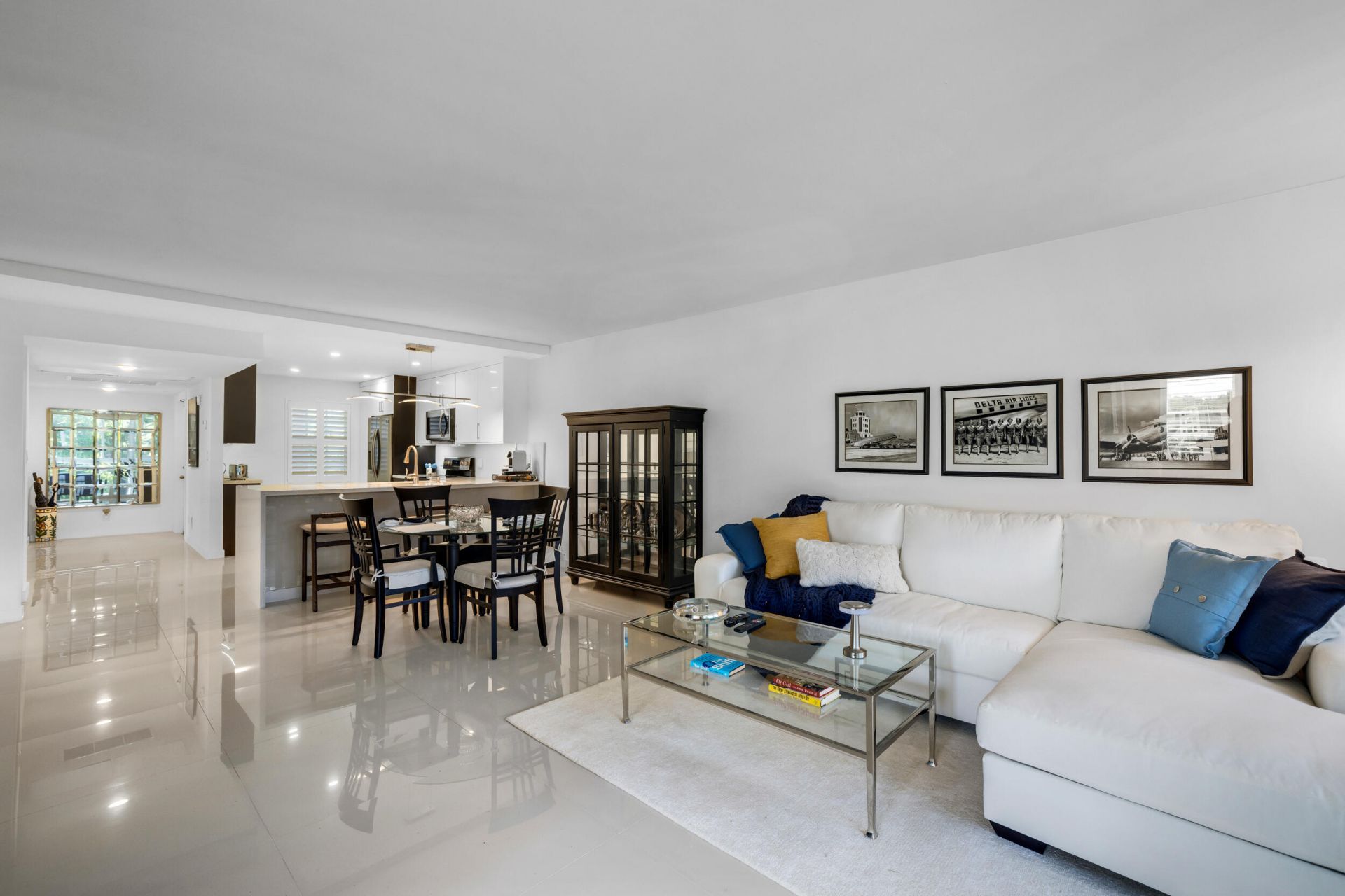 3930 Oaks Clubhouse Drive, Unit 401, Pompano Beach, FL 33069 Photo