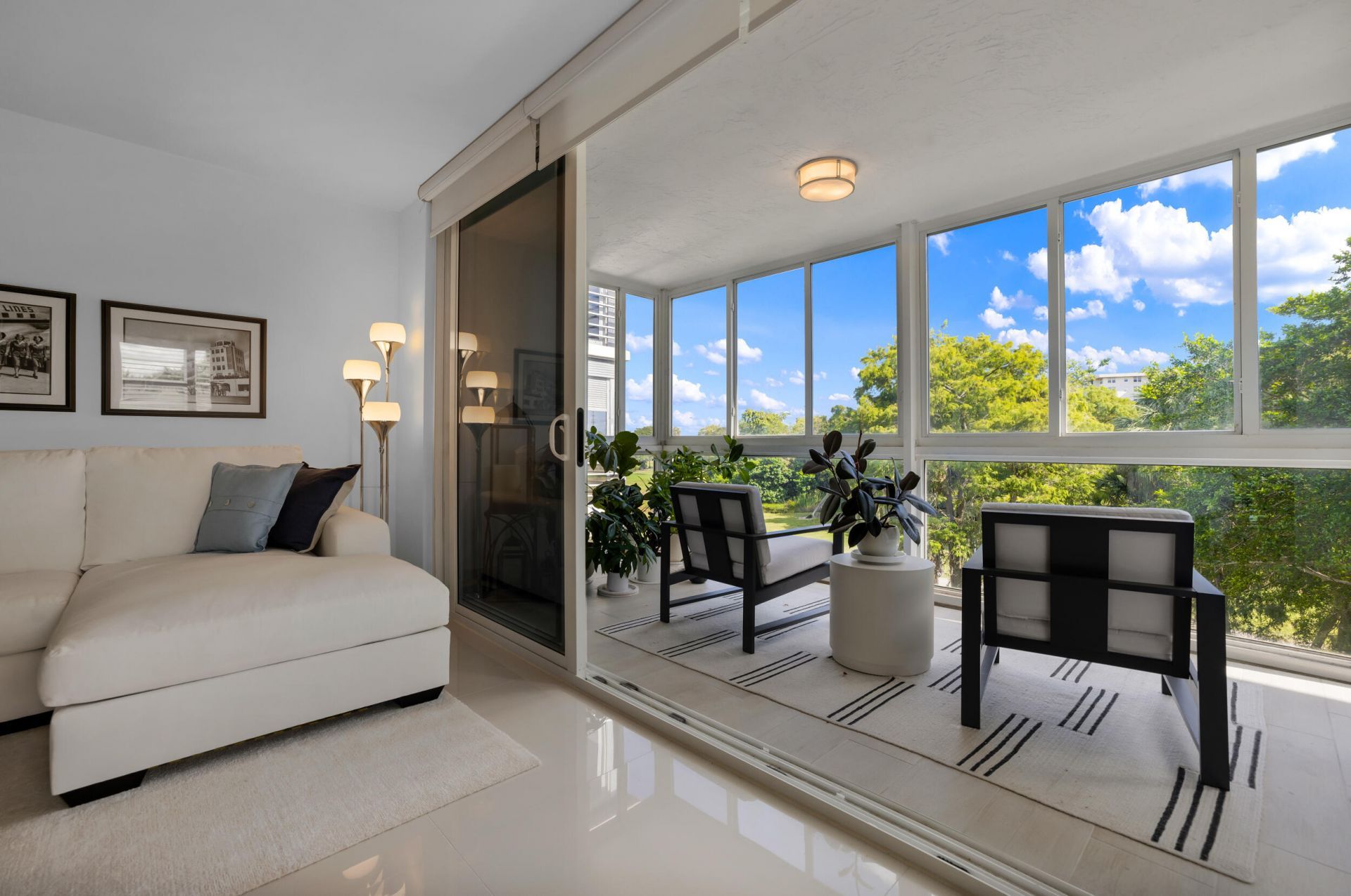 3930 Oaks Clubhouse Drive, Unit 401, Pompano Beach, FL 33069 Photo