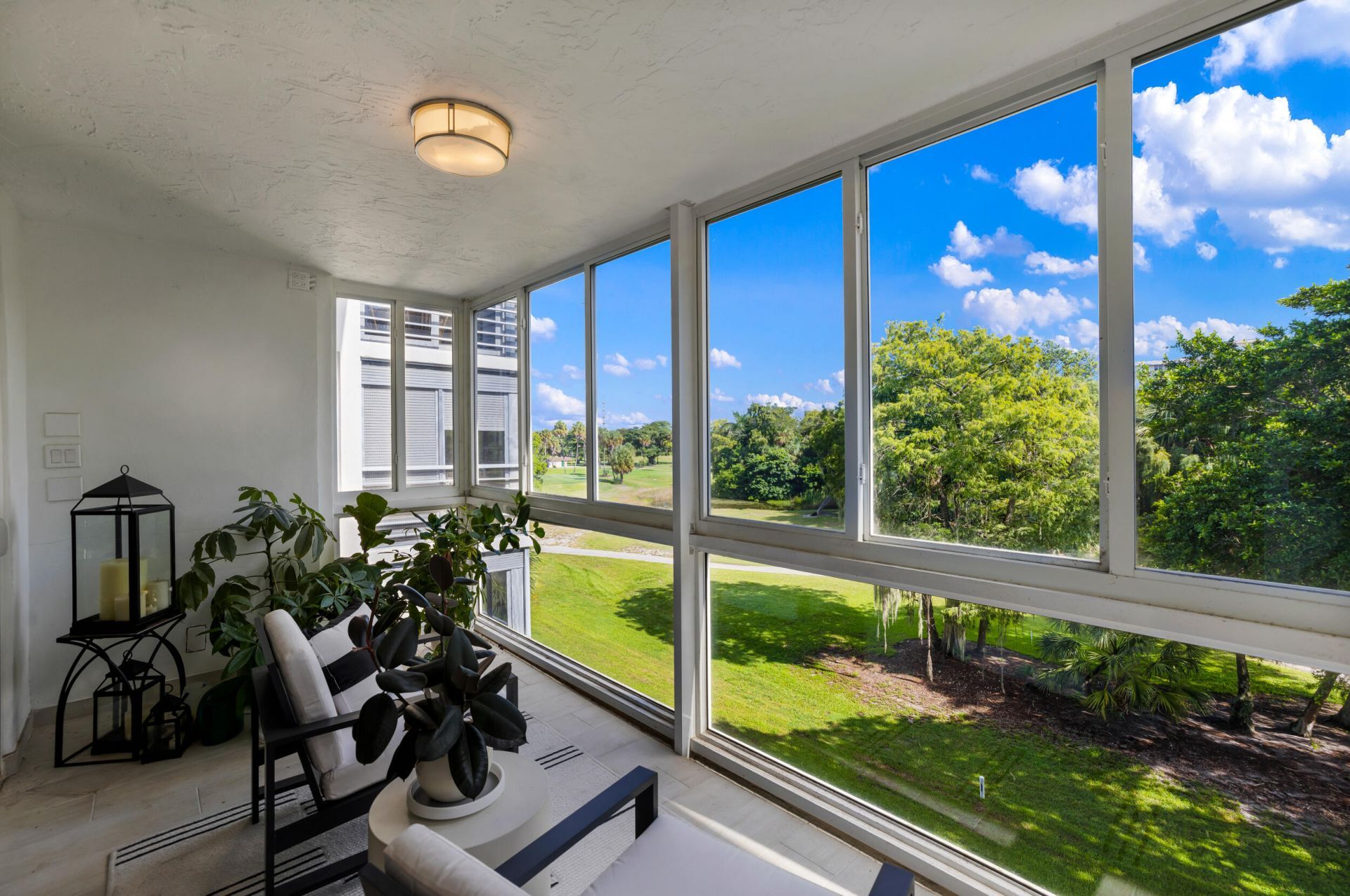 3930 Oaks Clubhouse Drive, Unit 401, Pompano Beach, FL 33069 Photo