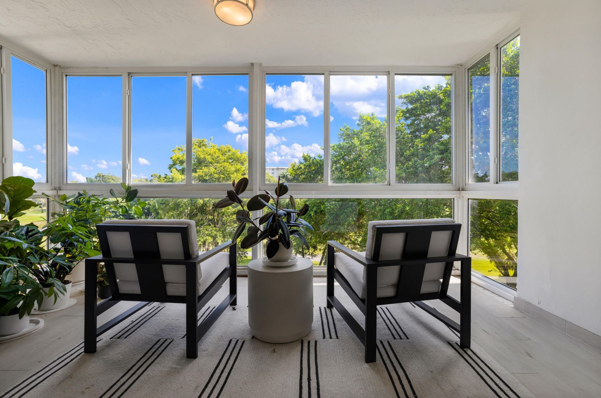 3930 Oaks Clubhouse Drive, Unit 401, Pompano Beach, FL 33069 Photo
