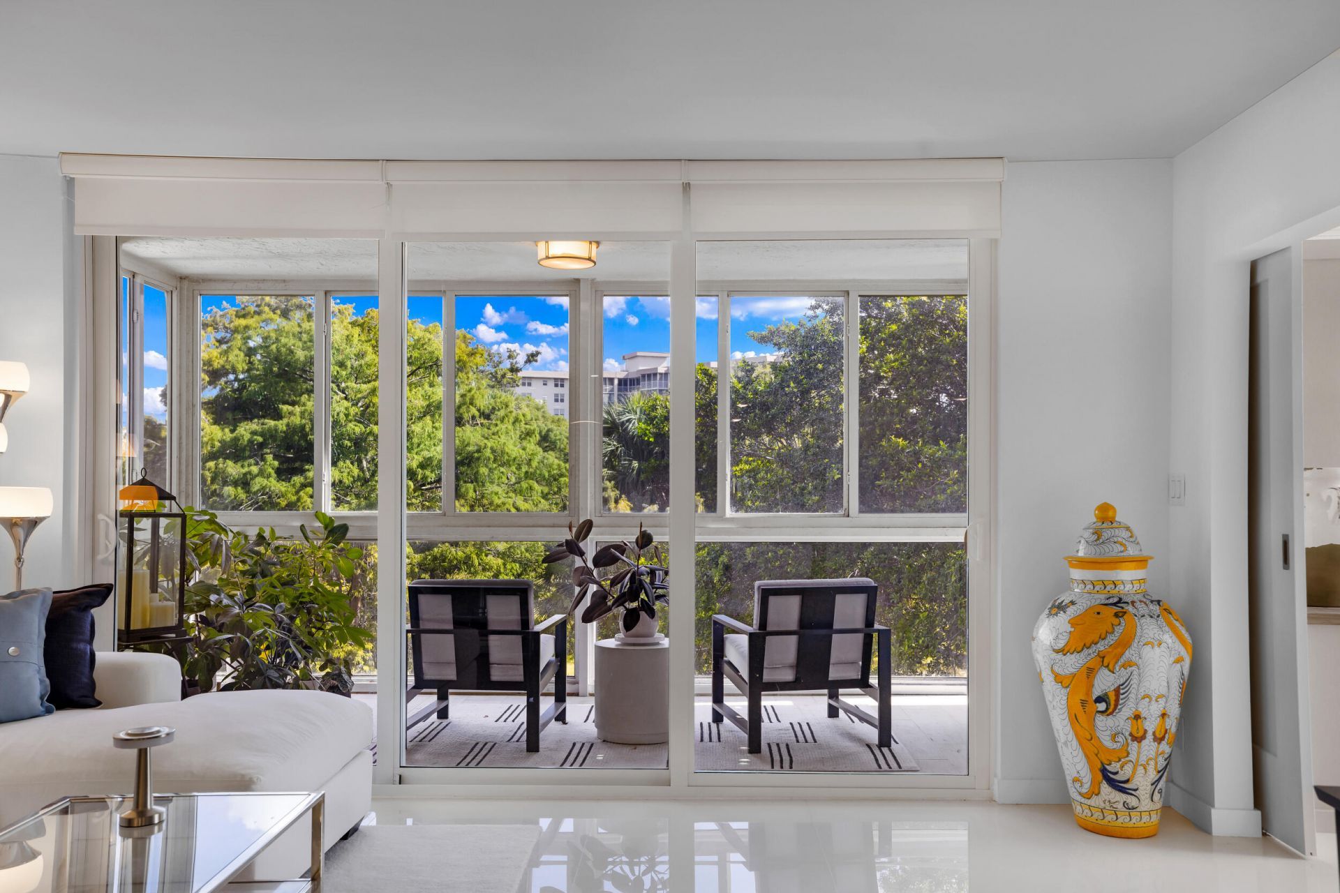 3930 Oaks Clubhouse Drive, Unit 401, Pompano Beach, FL 33069 Photo