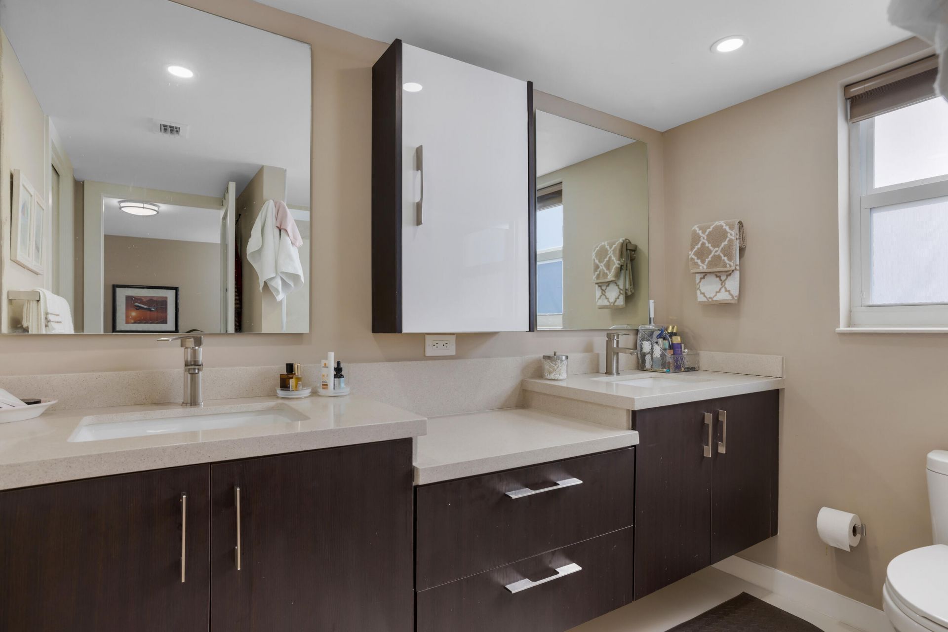 3930 Oaks Clubhouse Drive, Unit 401, Pompano Beach, FL 33069 Photo