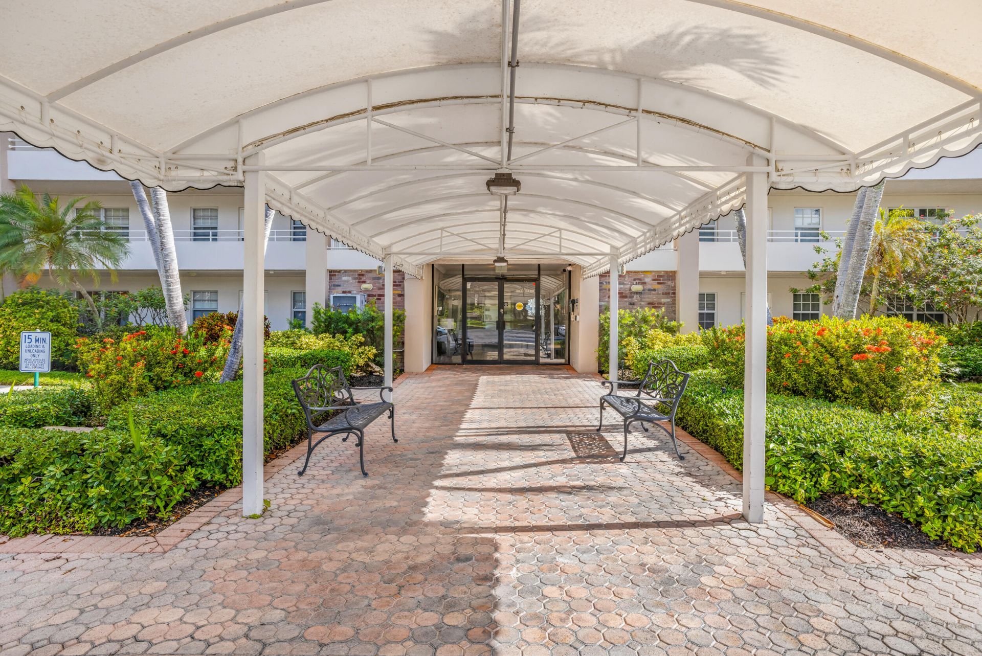 3930 Oaks Clubhouse Drive, Unit 401, Pompano Beach, FL 33069 Photo