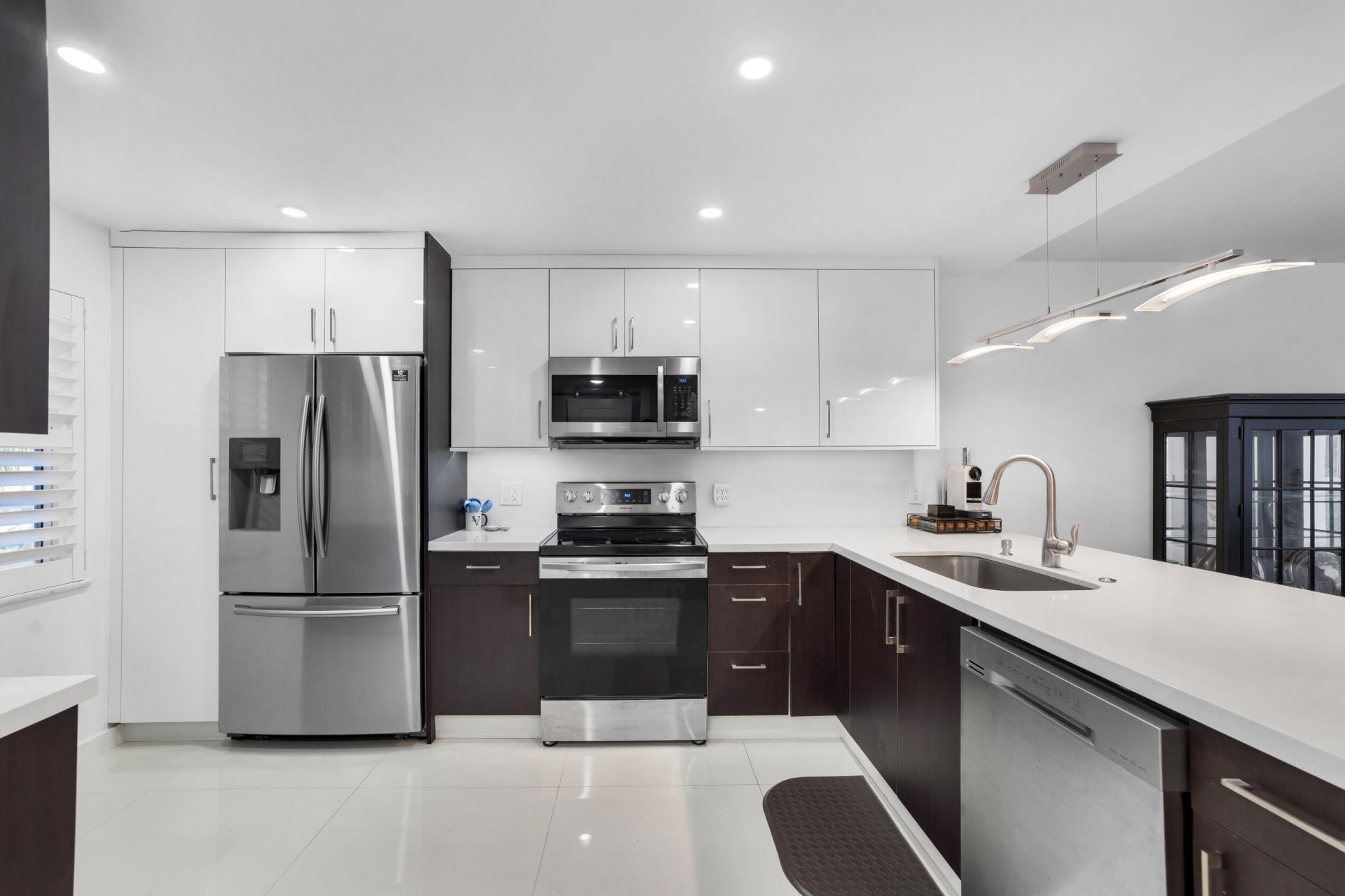 3930 Oaks Clubhouse Drive, Unit 401, Pompano Beach, FL 33069 Photo