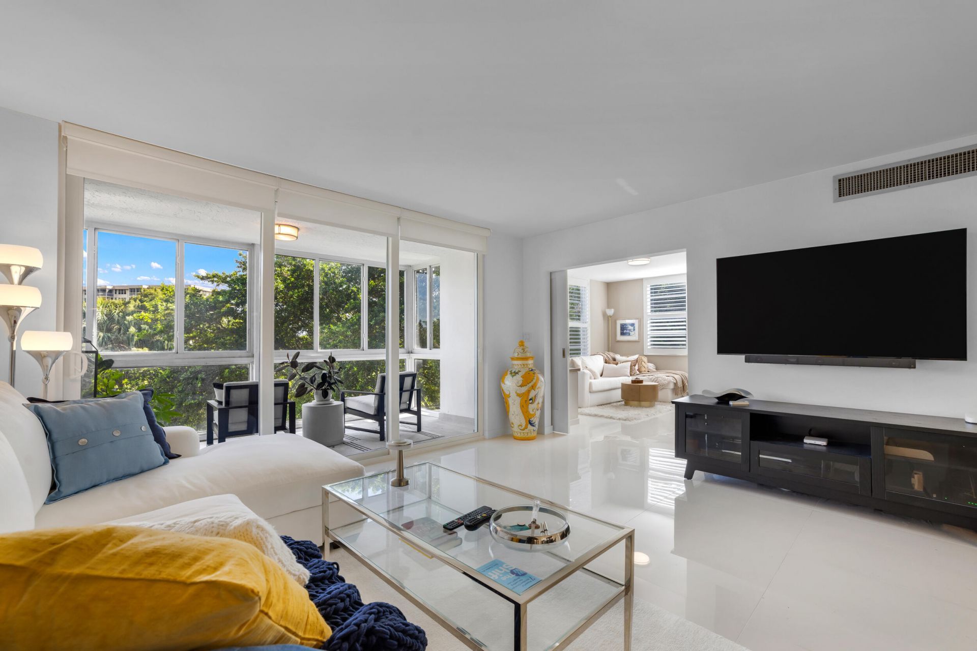 3930 Oaks Clubhouse Drive, Unit 401, Pompano Beach, FL 33069 Photo