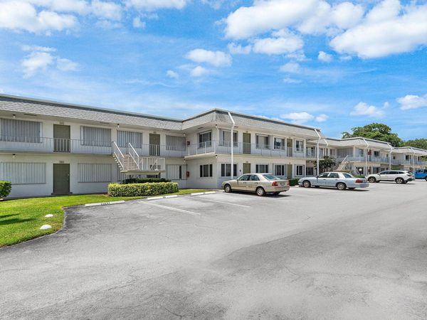 3160 LAKE OSBORNE Drive, Unit Bldg 6 Uni, Lake Worth Beach, FL 33461