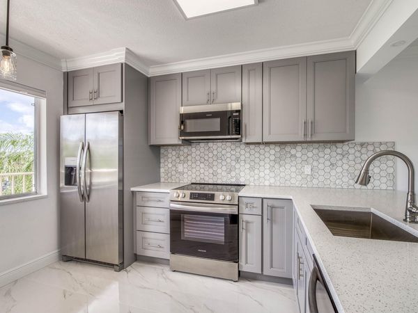 6795 Huntington Lane, Unit 406, Delray Beach, FL 33446