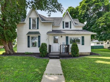 115 W Cabot Street , Le Roy, MN 55951