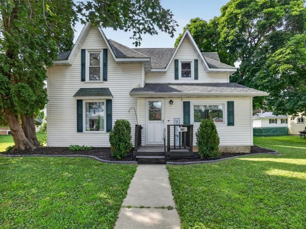 115 W Cabot Street , Le Roy, MN 55951