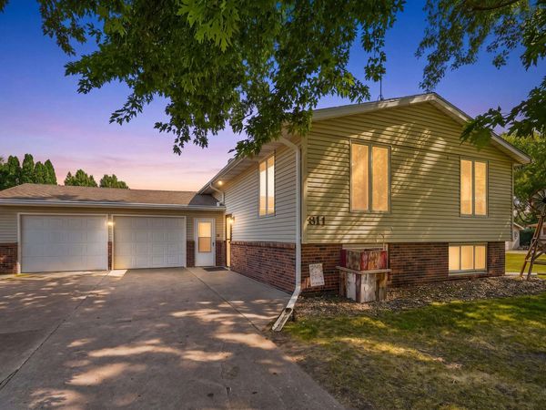 811 Crestview Drive, Webster City, IA 50595