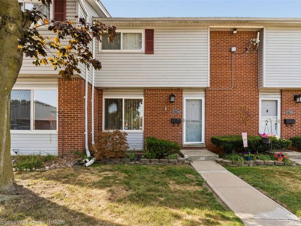 27734 eastwick sq, Roseville, Mi 48066