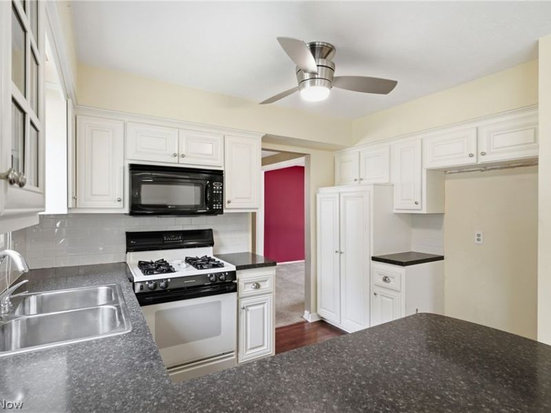 7000 Drexel Drive, Seven Hills, OH 44131 Photo 17