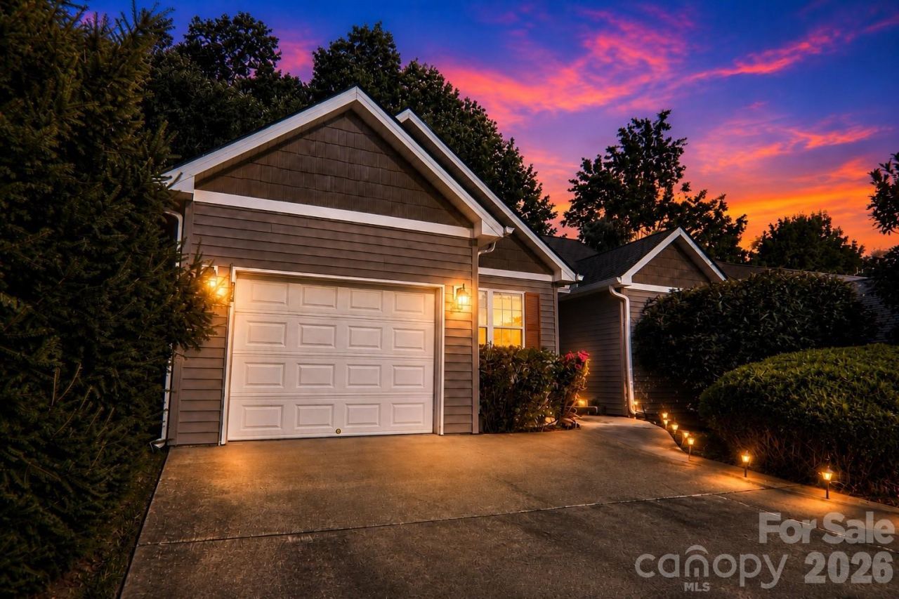 102 Woodcreek Circle, Swannanoa, NC 28778 Main Photo