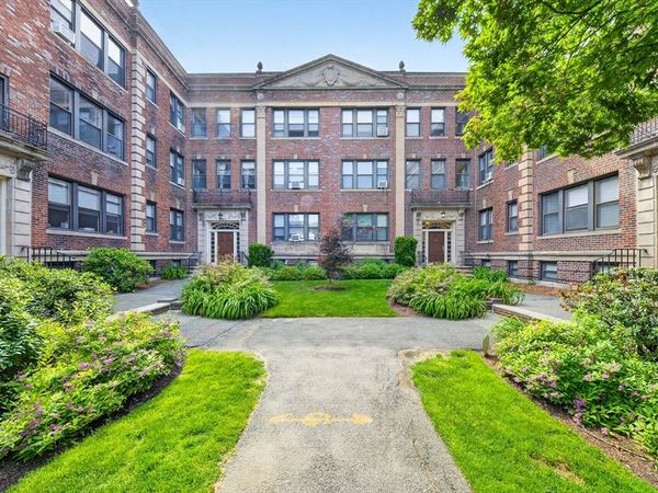 34A Park St, Unit 1B, Brookline, MA 02446