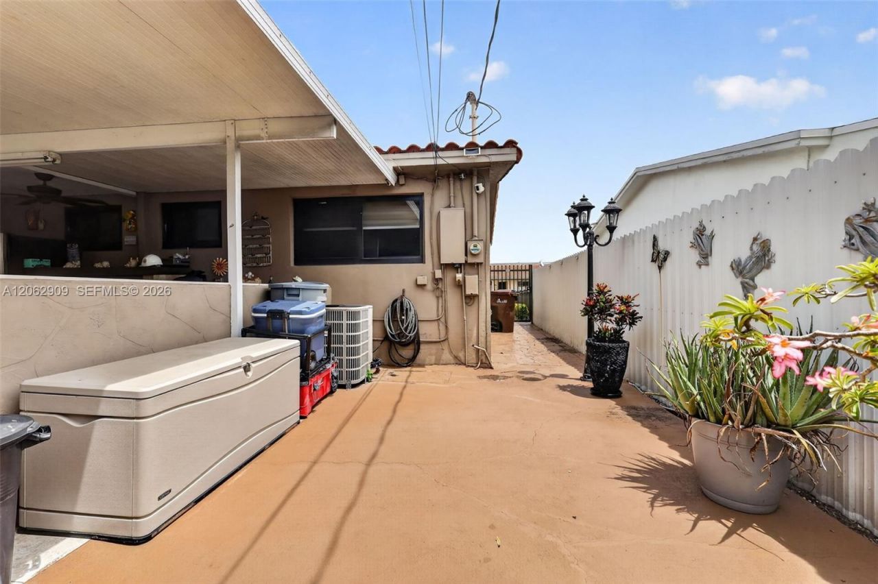 Please Call For Address, Hialeah, FL 33012 Photo