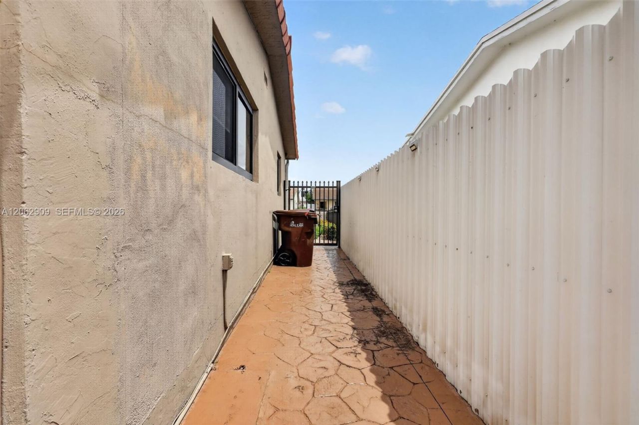 Please Call For Address, Hialeah, FL 33012 Photo
