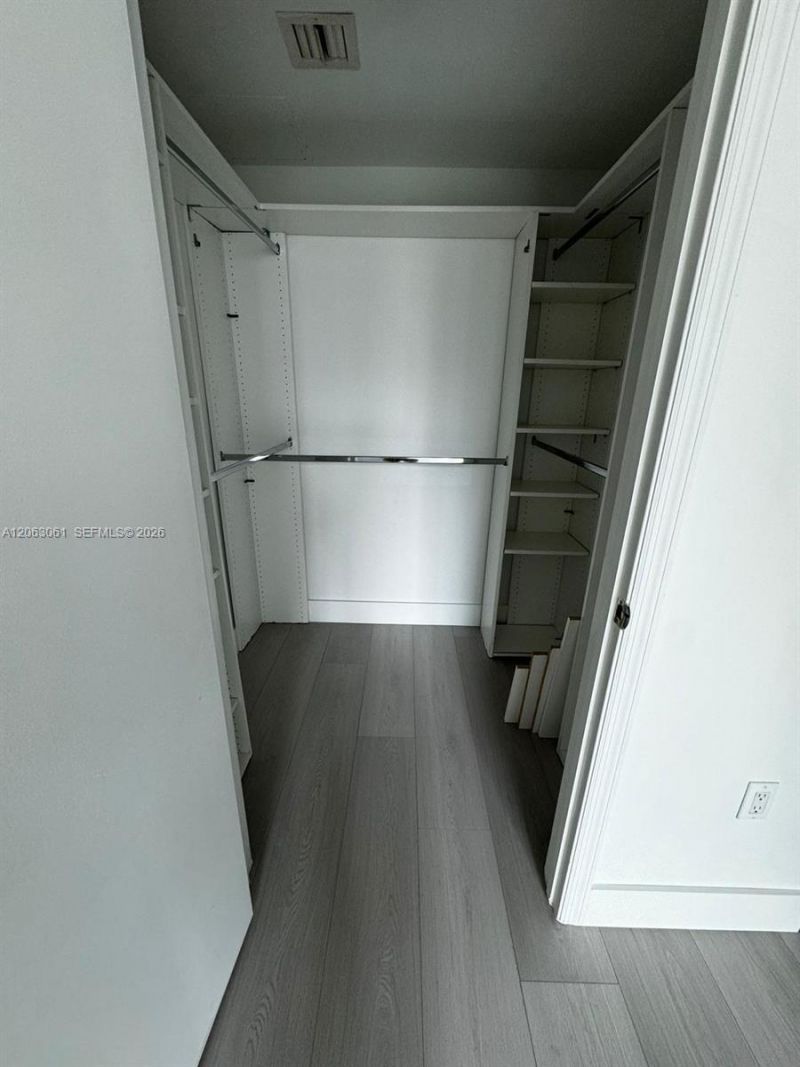 500 Brickell Ave , Unit 1207, Miami, FL 33131 Photo