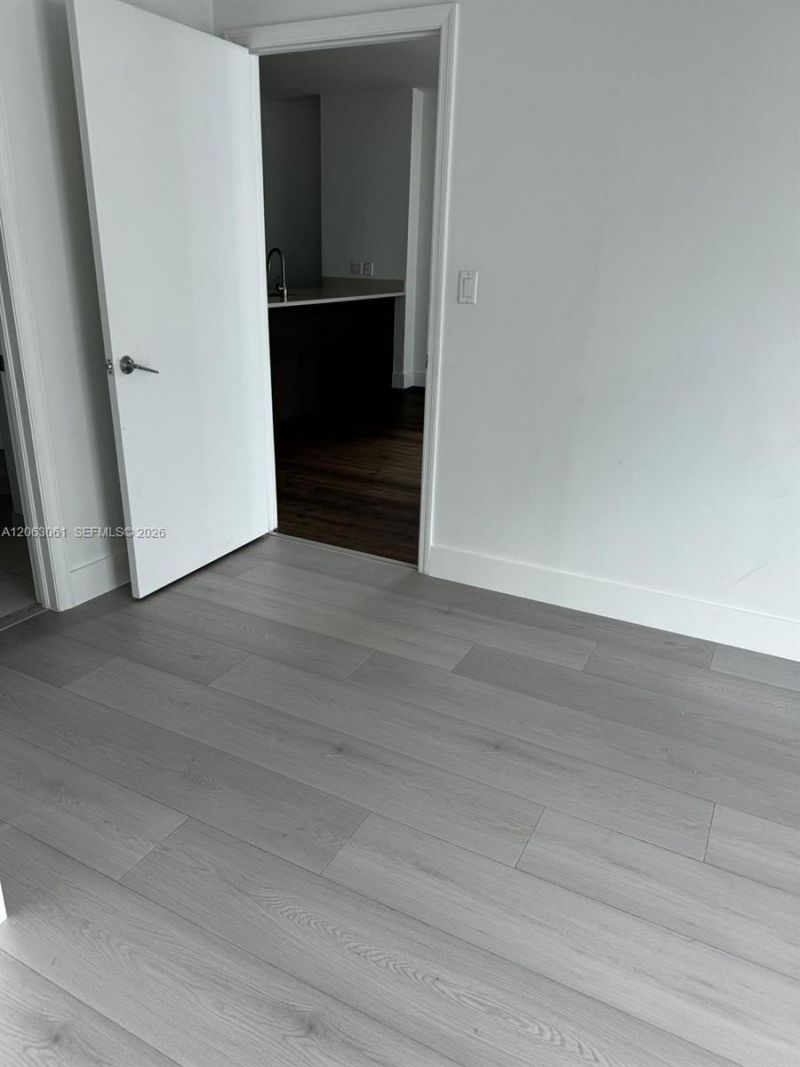 500 Brickell Ave , Unit 1207, Miami, FL 33131 Photo