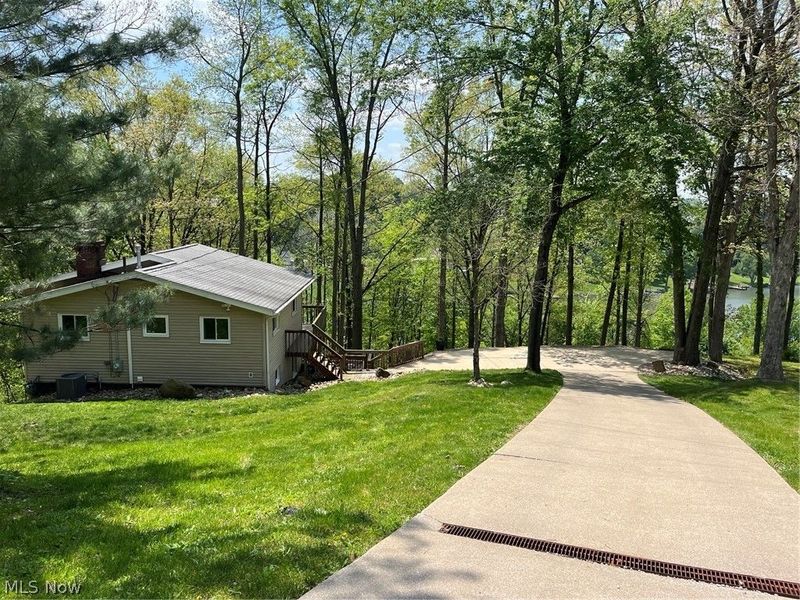 195 Oneida Trail, Malvern, OH 44644 Photo 5