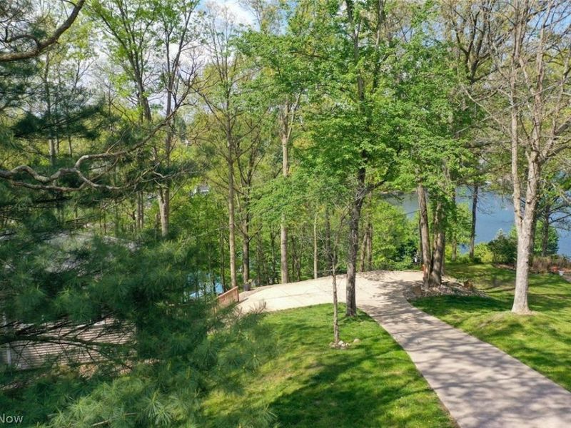195 Oneida Trail, Malvern, OH 44644 Photo 6