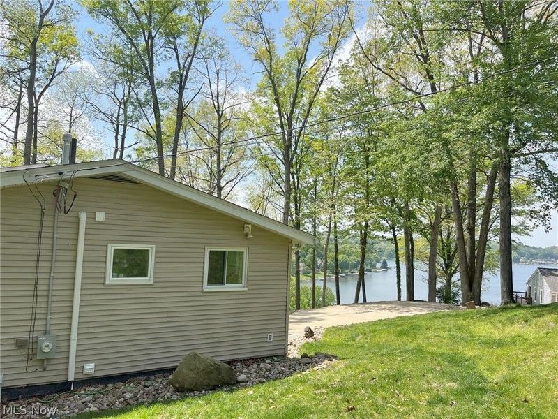 195 Oneida Trail, Malvern, OH 44644 Photo 7