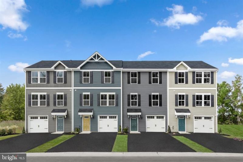 8 RHONDA WAY , CARLISLE, PA 17013