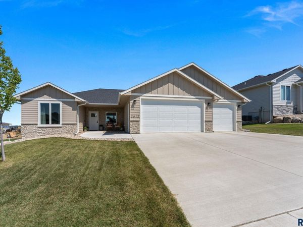 2612 S Galena Ave, Sioux Falls, SD 57110