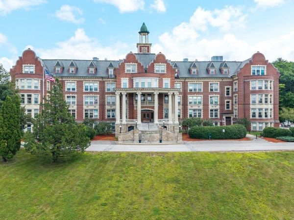 15 Mount Saint Marys Way, Unit 1, Hooksett, NH 03106