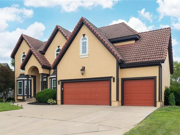 4232 NE Tremont Court, Lee's Summit, MO 64064