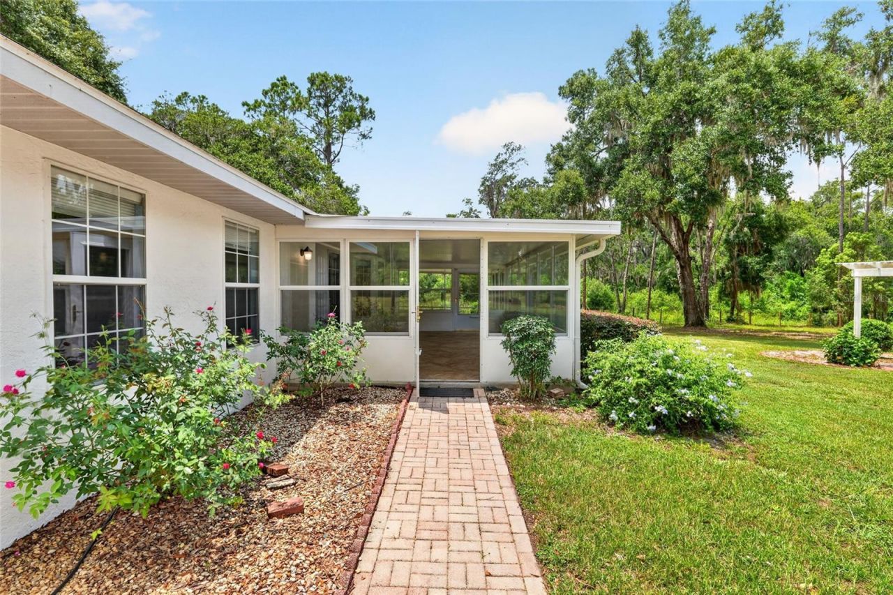 12499 E Highway 25, Ocklawaha, FL 32179 Photo