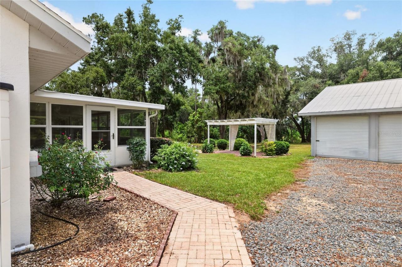 12499 E Highway 25, Ocklawaha, FL 32179 Photo