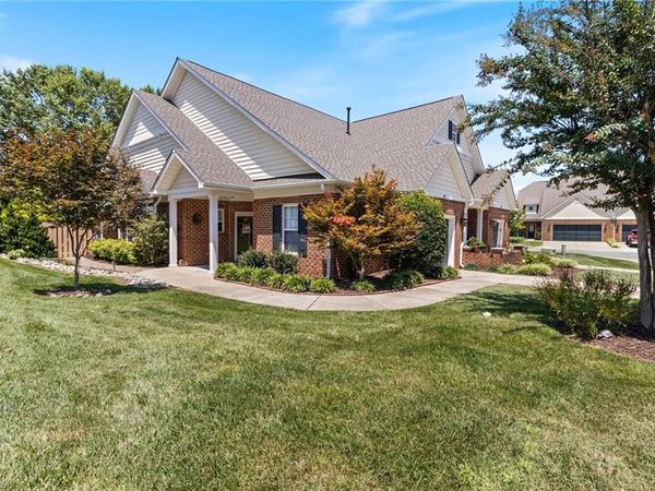 102 Kestrel Court , Mebane, NC 27302