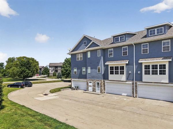 420 Glenmoor Pl, North Liberty, IA 52317