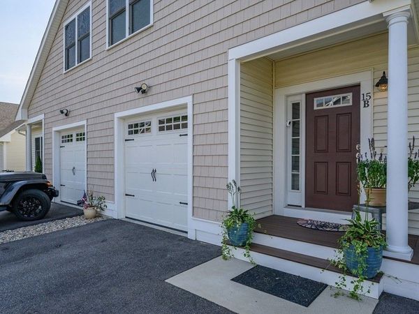 637 Gifford St, Unit 15B, Falmouth, MA 02540