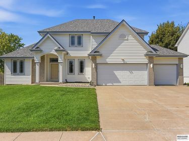 1104 Roland Drive, Papillion, NE 68046
