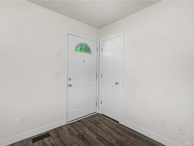 1209 Hemlock Way, New Carlisle, OH 45344 Photo 5
