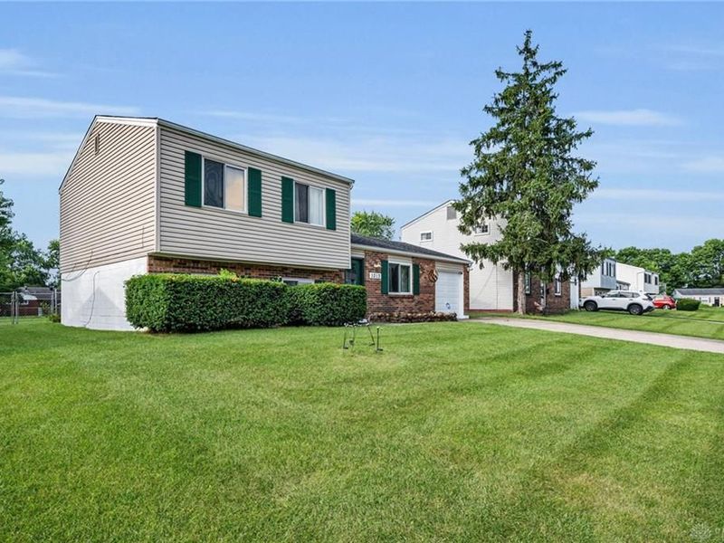 1013 Halesworth Dr, Cincinnati, OH 45240 Photo 3