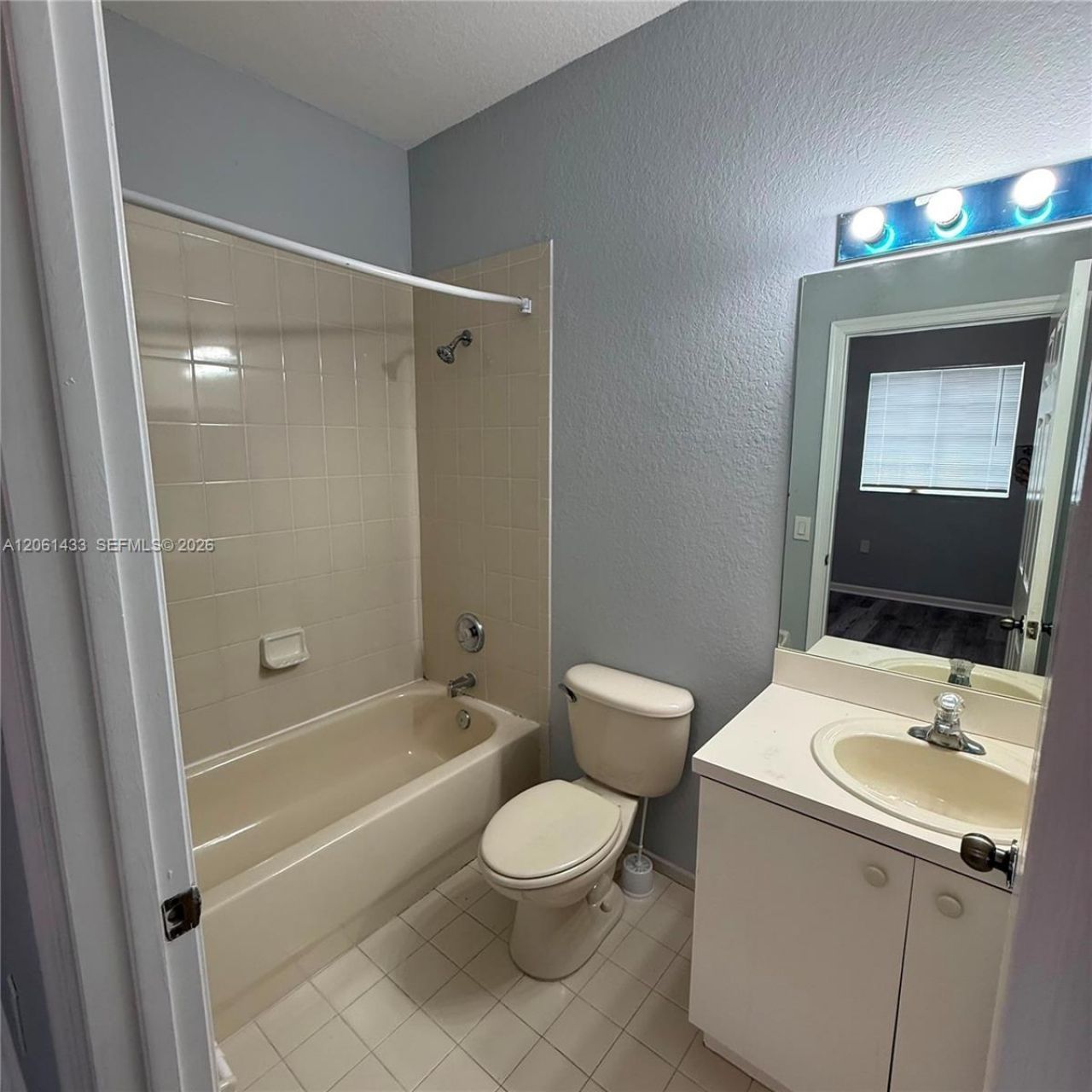8811 S Isles Cr , Unit 8811, Tamarac, FL 33321 Photo