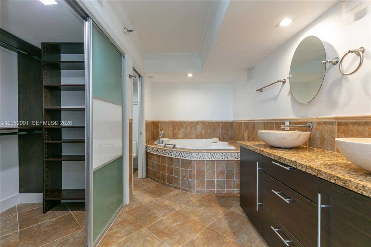 3500 Mystic Pointe Dr , Unit 3702, Aventura, FL 33180 Photo