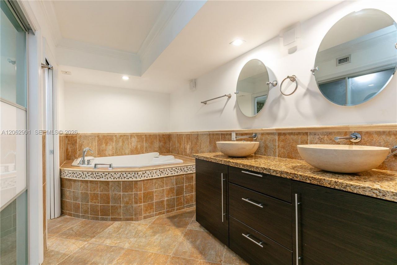 3500 Mystic Pointe Dr , Unit 3702, Aventura, FL 33180 Photo