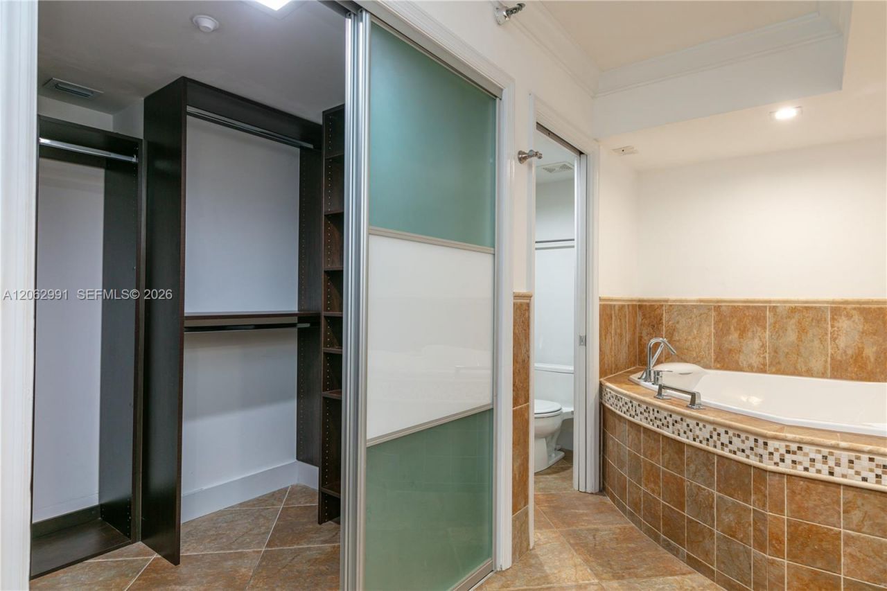 3500 Mystic Pointe Dr , Unit 3702, Aventura, FL 33180 Photo