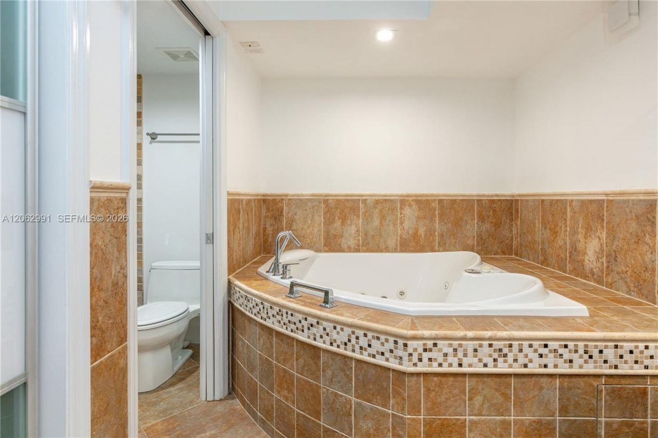 3500 Mystic Pointe Dr , Unit 3702, Aventura, FL 33180 Photo