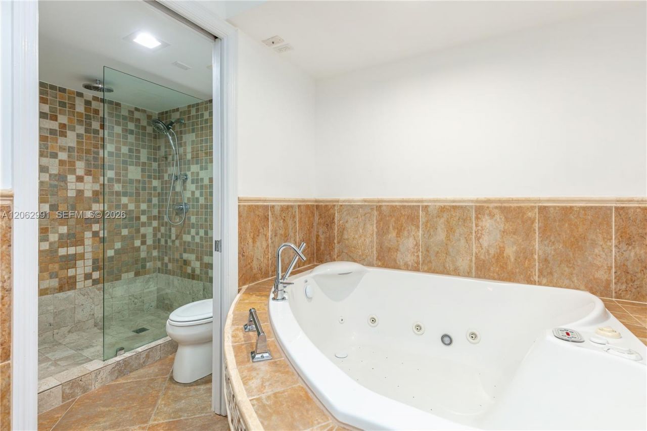 3500 Mystic Pointe Dr , Unit 3702, Aventura, FL 33180 Photo