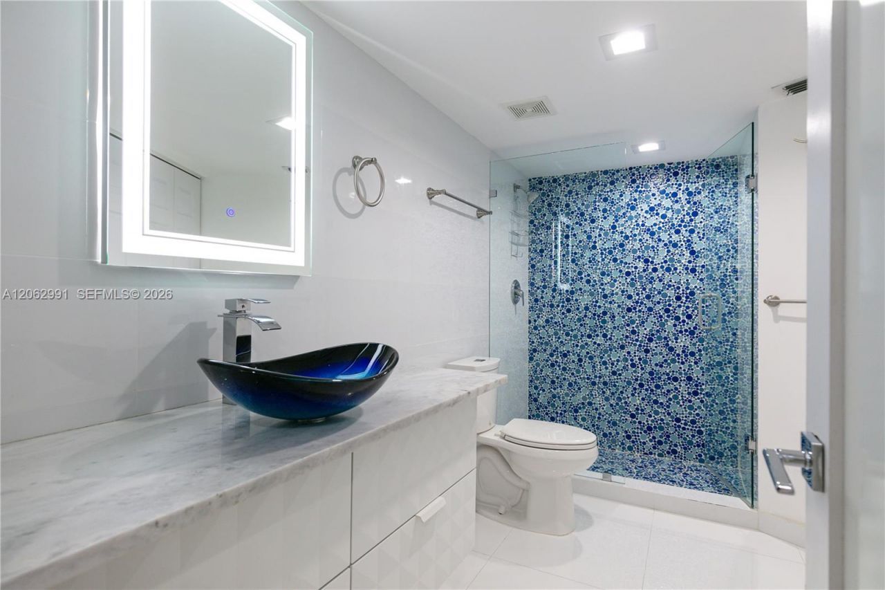 3500 Mystic Pointe Dr , Unit 3702, Aventura, FL 33180 Photo