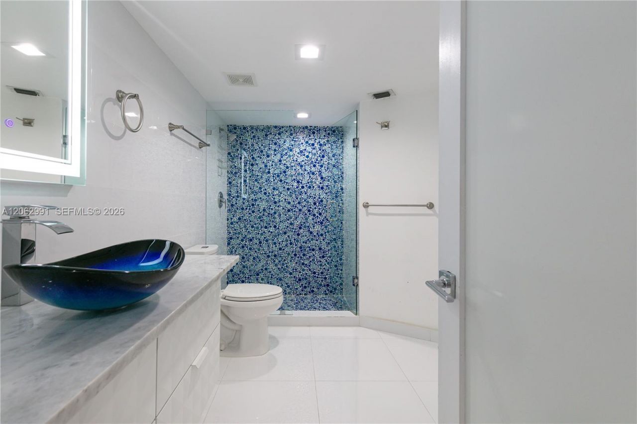 3500 Mystic Pointe Dr , Unit 3702, Aventura, FL 33180 Photo